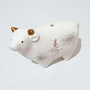 Japanese Plaster Ox Figurine – Yakushi Kiln Vintage Ceramic, White & Gold, Zodiac Decor