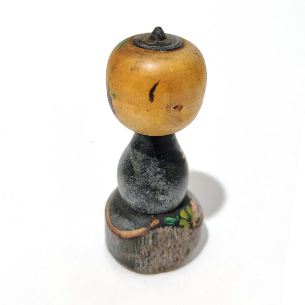 Hand-Painted Japanese Kokeshi Doll – 9cm Traditional Wooden Figurine for Zen and Minimalist Decor - Image 4