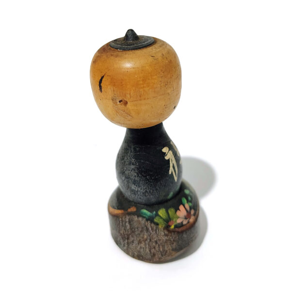 Hand-Painted Japanese Kokeshi Doll – 9cm Traditional Wooden Figurine for Zen and Minimalist Decor - Image 5