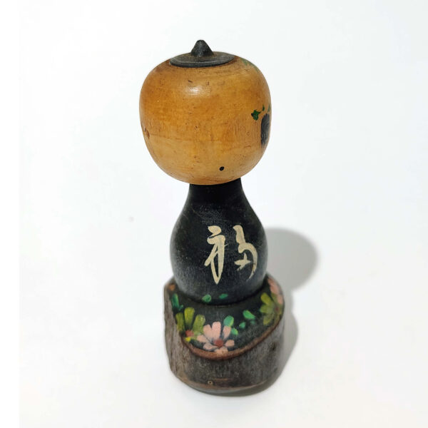Hand-Painted Japanese Kokeshi Doll – 9cm Traditional Wooden Figurine for Zen and Minimalist Decor - Image 6