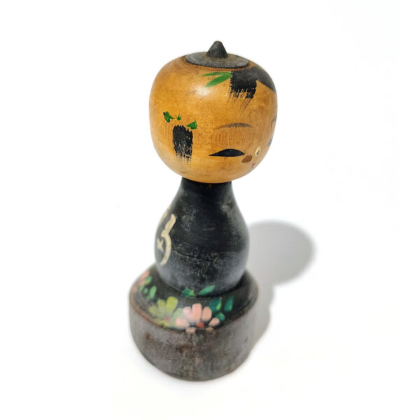 Hand-Painted Japanese Kokeshi Doll – 9cm Traditional Wooden Figurine for Zen and Minimalist Decor - Image 8