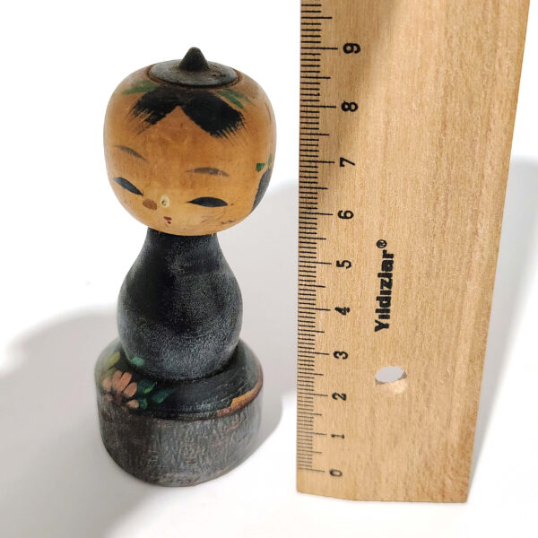 Hand-Painted Japanese Kokeshi Doll – 9cm Traditional Wooden Figurine for Zen and Minimalist Decor - Image 10